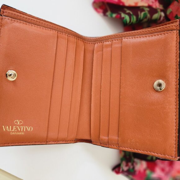 Valentino Garavani Rockstud Smooth Leather Bifold Wallet - Picture 15 of 15